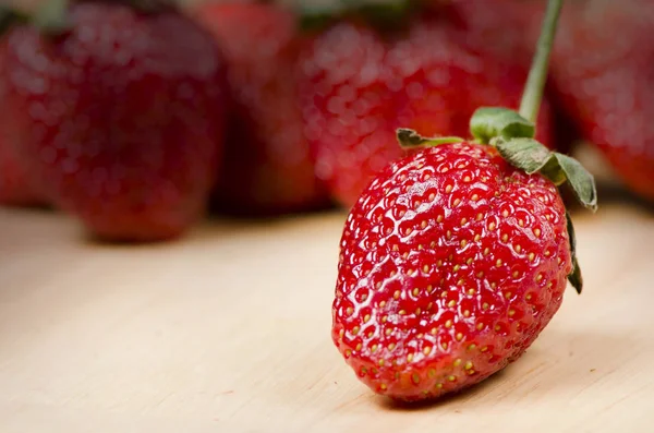 Taze çilekler. Kapatın.