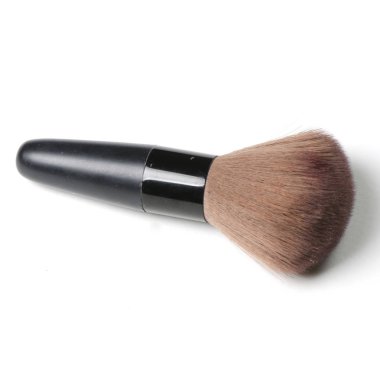 Beyaz bir arka plan üzerinde izole profesyonel makyaj fırçası