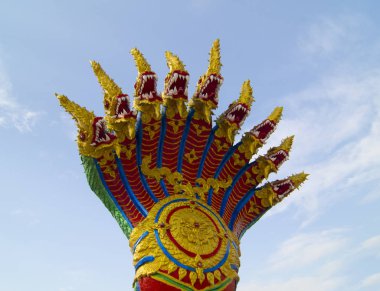 Tay ejderha veya dokuz başlı Naga heykeli kralı