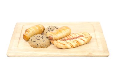 beyaz zemin üzerine taze ekmek