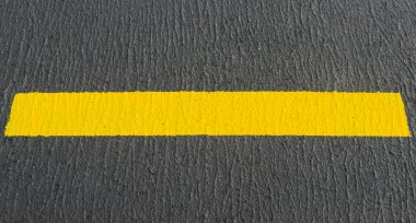 siyah ve sarı Havaalanı işaretler Beton üzerinde resmi