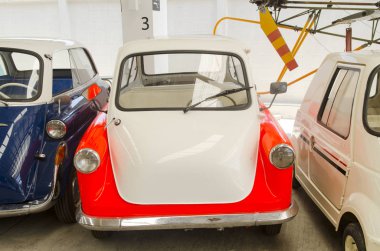 NAKHON PATHOM, THAILAND - 17 Aralık 2015: Jesada Technik Müzesi 'ndeki eski model araçlar Tayland ve bölgedeki en büyük araç müzesidir. 