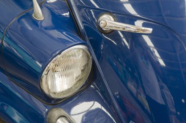 NAKHON PATHOM, THAILAND - 17 Aralık 2015: Jesada Technik Müzesi 'ndeki eski model araçlar Tayland ve bölgedeki en büyük araç müzesidir. 