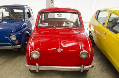 NAKHON PATHOM, THAILAND - 17 Aralık 2015: Jesada Technik Müzesi 'ndeki eski model araçlar Tayland ve bölgedeki en büyük araç müzesidir. 