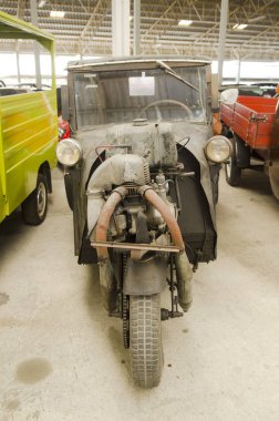 NAKHON PATHOM, THAILAND - 17 Aralık 2015: Jesada Technik Müzesi 'ndeki eski model araçlar Tayland ve bölgedeki en büyük araç müzesidir.