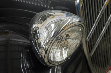 NAKHON PATHOM, THAILAND - 17 Aralık 2015: Jesada Technik Müzesi 'ndeki eski model araçlar Tayland ve bölgedeki en büyük araç müzesidir.