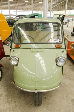 NAKHON PATHOM, THAILAND - 17 Aralık 2015: Jesada Technik Müzesi 'ndeki eski model araçlar Tayland ve bölgedeki en büyük araç müzesidir.