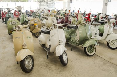 NAKHON PATHOM, THAILAND - 17 Aralık 2015: Jesada Technik Müzesi 'ndeki eski model araçlar Tayland ve bölgedeki en büyük araç müzesidir.