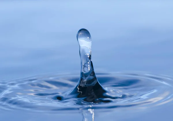 Salpicadura Corona Agua Superficie Azul — Foto de Stock