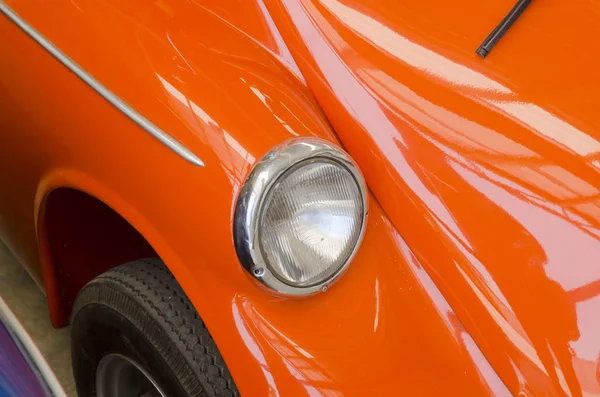 NAKHON PATHOM, THAILAND - 17 Aralık 2015: Jesada Technik Müzesi 'ndeki eski model araçlar Tayland ve bölgedeki en büyük araç müzesidir. 