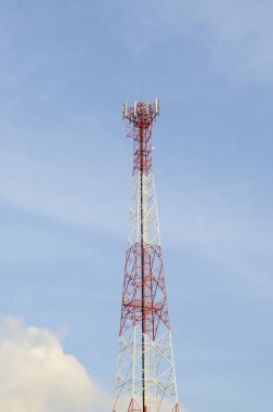 İletişim amacıyla antenleri bulmak için kullanılan kule