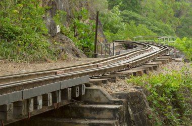 tren Tayland Kwai Nehri üzerinde