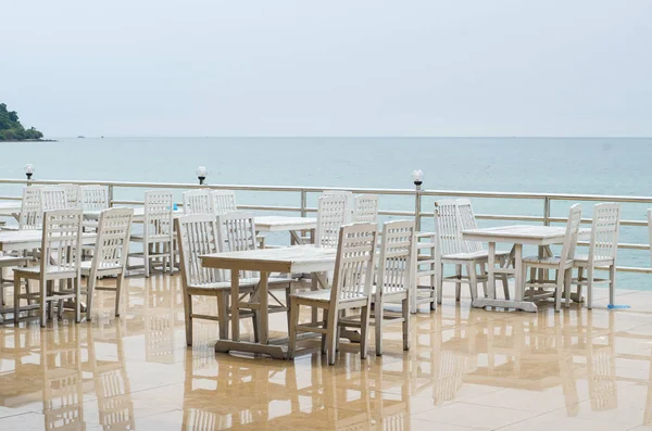 Mesa Comedor Una Playa Cerca Del Océano — Foto de Stock