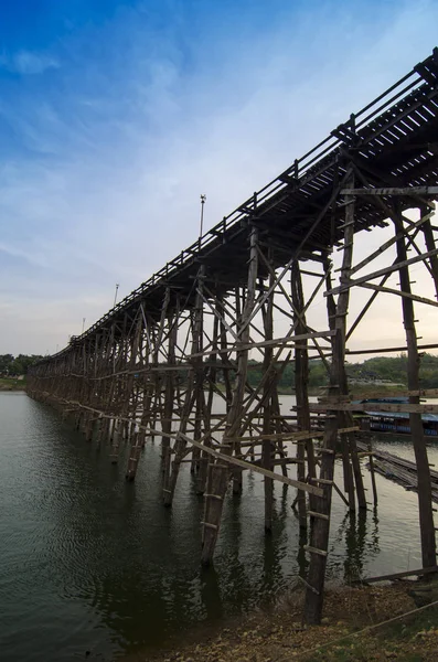 Puente Madera Por Noche Con Río Montaña Kanchanaburi Tailandia —  Fotos de Stock