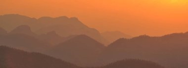 Sun set ile dağlarda manzara