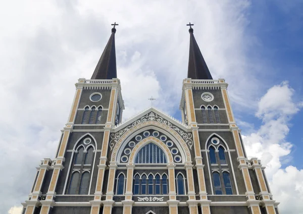 背景の美しい空 タイのチャンタブリ州でのカトリック教会の教会します — ストック写真