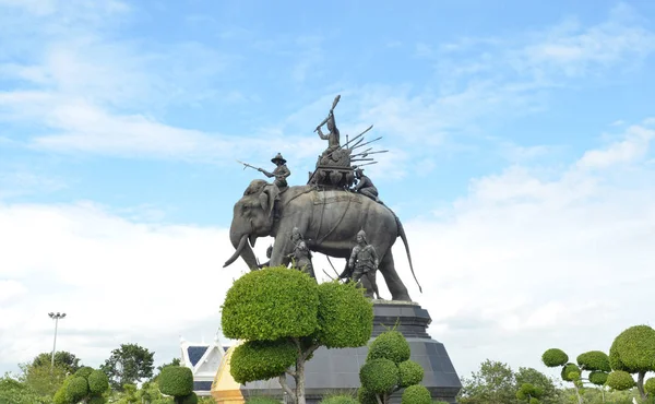 Statue Éléphant Dans Ciel Bleu Monument Roi Naresuan Dans Province — Photo