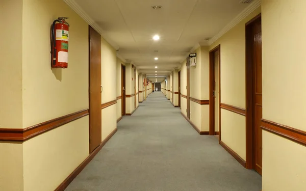 Güzel otel koridor halı ile
