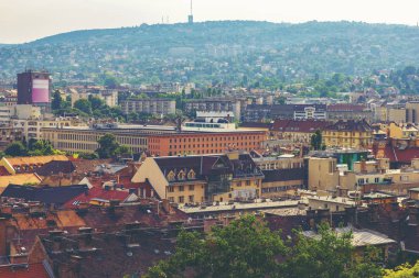 Çek Cumhuriyeti Cesky Krumlov 'daki kilise ve kaleye güzel bir manzara