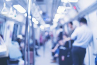 Mass Rapid Transit (Mrt) metro treni içindeki insanların Soyut Bulanıklaştırma görüntüsü, Singapur