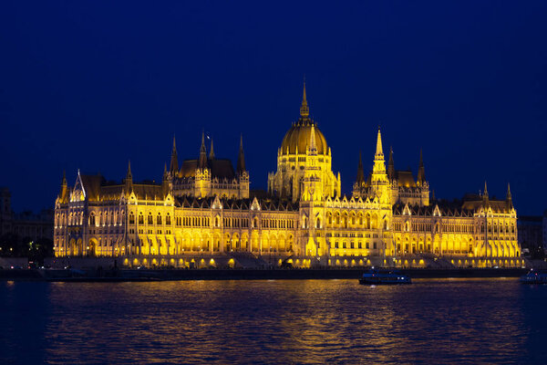 Венгерский парламент ночью, Будапешт
