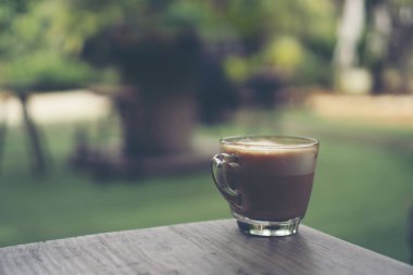 Kahve dükkanında kahve fincanı - eski tarz efekt resmi