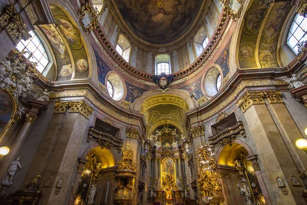 Köln, Almanya - Haziran 2018. Köln Katedrali, etkileyici bir Gotik mimari Katolik kilisesi, Koeln Archibishop koltuk geniş açılı iç görünümü.