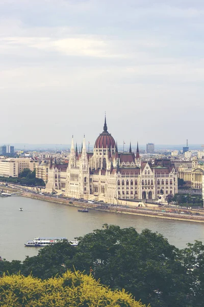 Будапешт Венгрия Июнь 2018 Года Здание Венгерского Парламента Оршагаз Река — стоковое фото