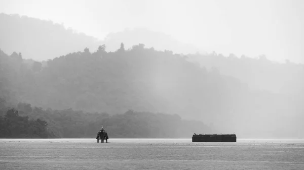 Ancien Temple Dans Lac Thaïlande Noir Blanc — Photo