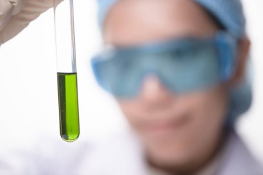 Test tüpü ile kontrol bir bilim adamı. kavram çözümleme