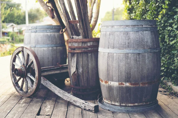 Stare drewno dębowe beczka wina — Zdjęcie stockowe