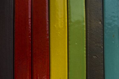 Arka plan için duvarda seramik karolar renkli