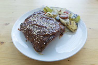 Ot-Kabuklu Domuz Rip Rosto. Seçici Odak