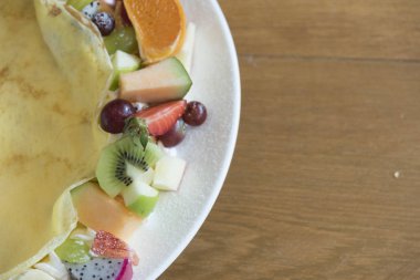 Krep, kek ve meyve suyu .