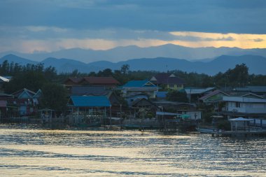 Tayland doğal su gölü