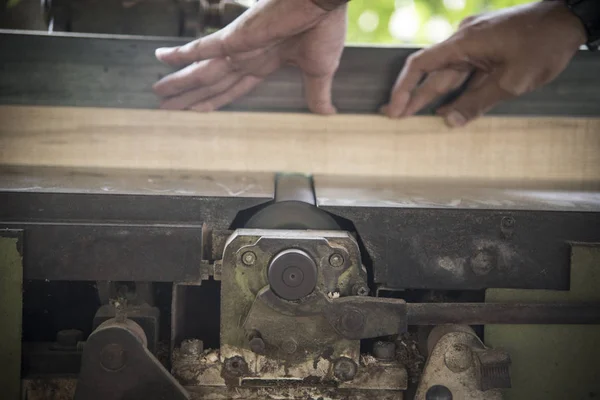 Man Cutting Wood Saw — Stock Photo, Image