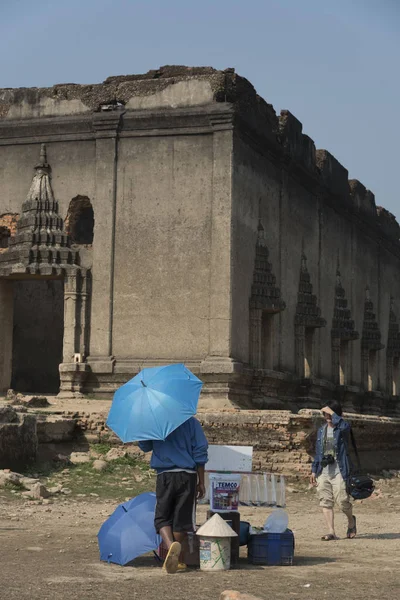 泰国桑克拉武里 2015年9月23日 泰国桑克拉武里考拉布水库淹没的考莱姆水库旧城最后一座遗迹 萨姆普拉索布寺的内部墙装饰 — 图库照片