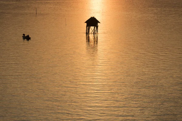 Bambu Pondok Laut Selama Matahari Terbenam — Stok Foto