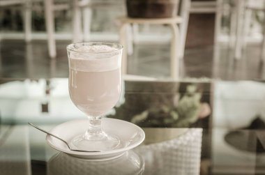 Cam fincan sıcak kahve  