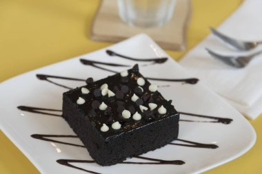 siyah çikolatalı kek brownie