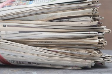 Eski bir kağıt yığını