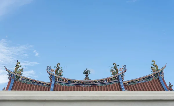 Chinese Roof Style Blue Sky Background — Stockfoto