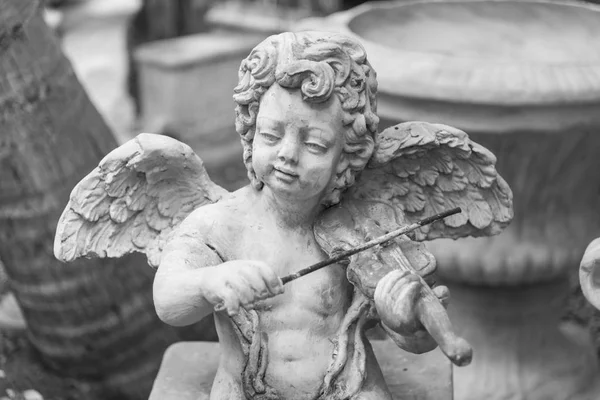 Statua Cupido Bianco Nero — Foto Stock