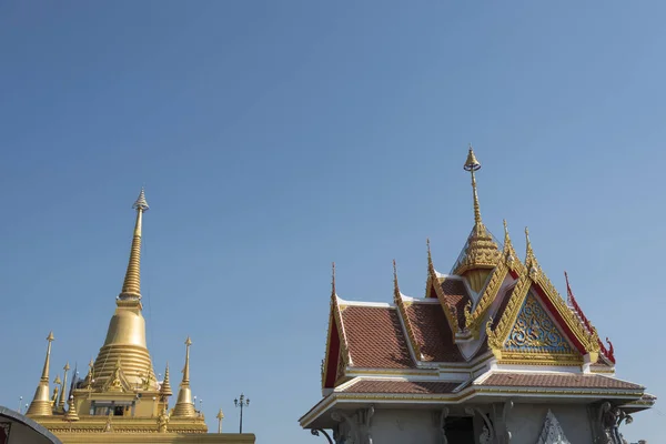 Tempio Tailandese Con Cielo Blu — Foto Stock