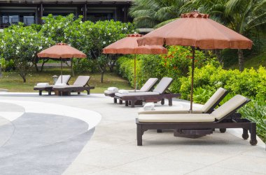 yatağın üzerine Tayland mavi gökyüzü güzel sahilde