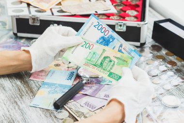 Arka plandan farklı para birimi