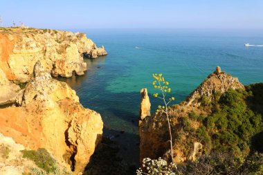 Ponta da Piedade kayalık uçurum sahilden Lagos, Algarve bölgesi, Portekiz yakınındaki güzel görünümü