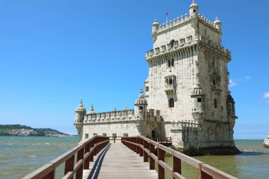 Belem Kulesi (Torre de Belem), Lizbon, Portekiz. Aslında bir savunma kulesi olarak inşa edilmiş kentin ikonik bir sitedir, bugün müze olarak kullanılmaktadır. Unesco Dünya mirası olduğunu.
