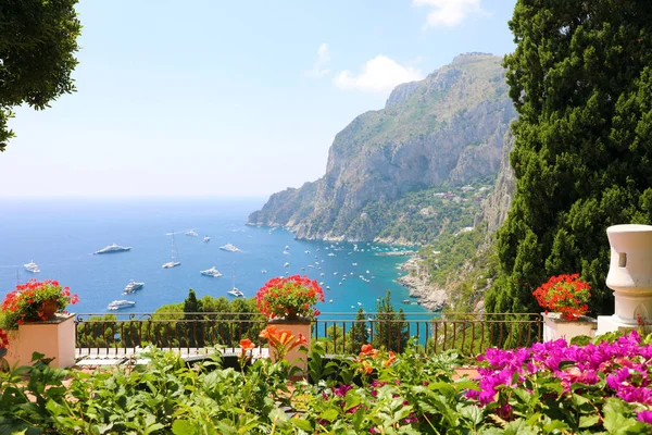 Panoramatický Výhled Terasy Květinová Zahrada Capri Bay Itálie — Stock fotografie