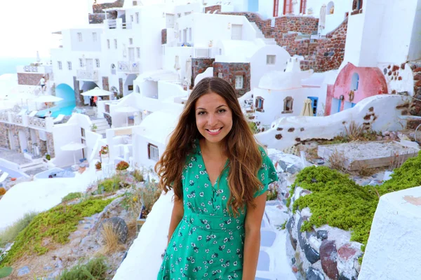 Santorin Voyage Femme Touristique Visitant Célèbre Village Blanc Oia Fille — Photo